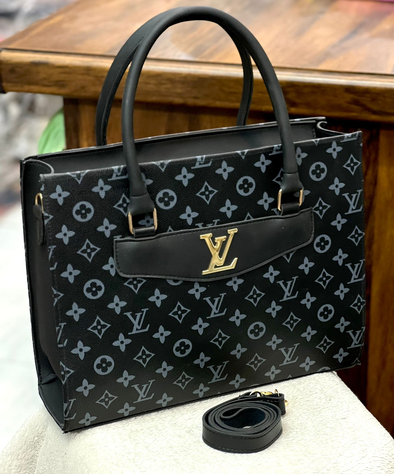 Louis Vuitton Handbag Large size